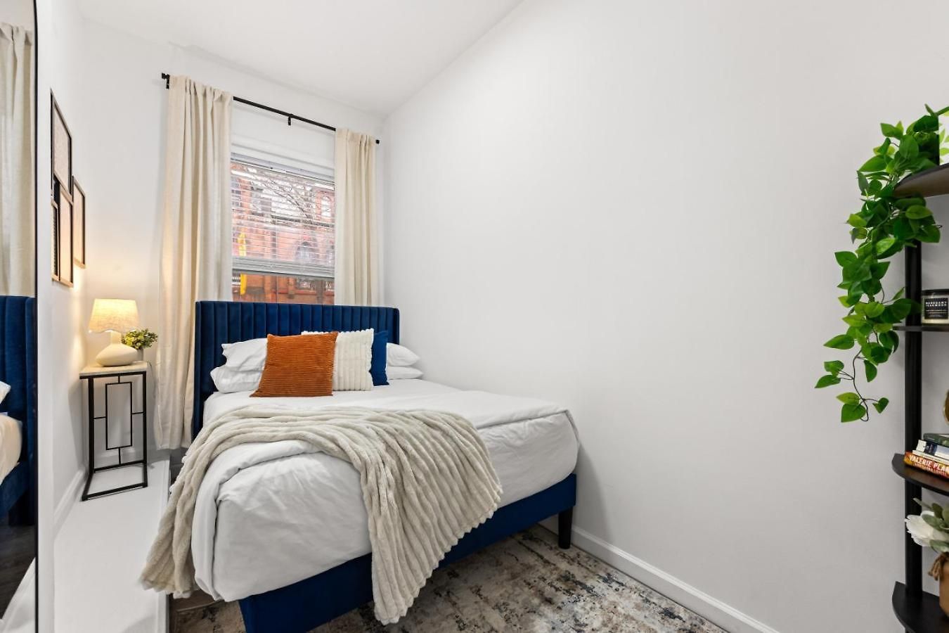 Sleek 2br In Times Square New York