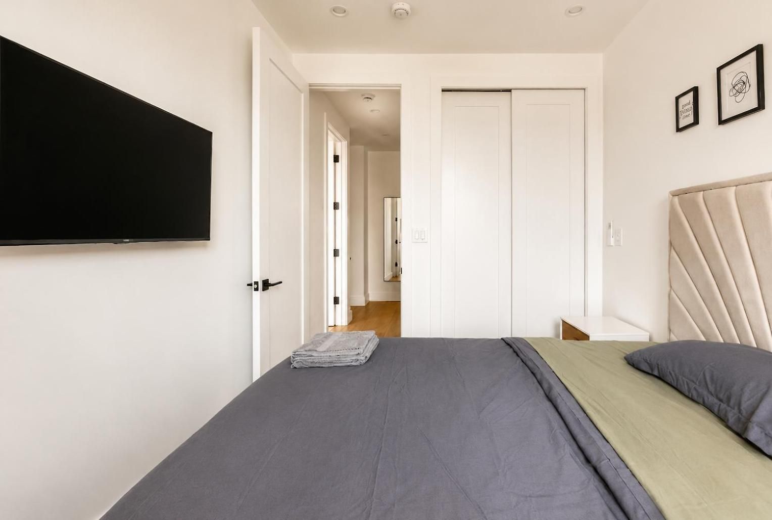 Spacious And Renovated 2bd Near Train With Balcony *