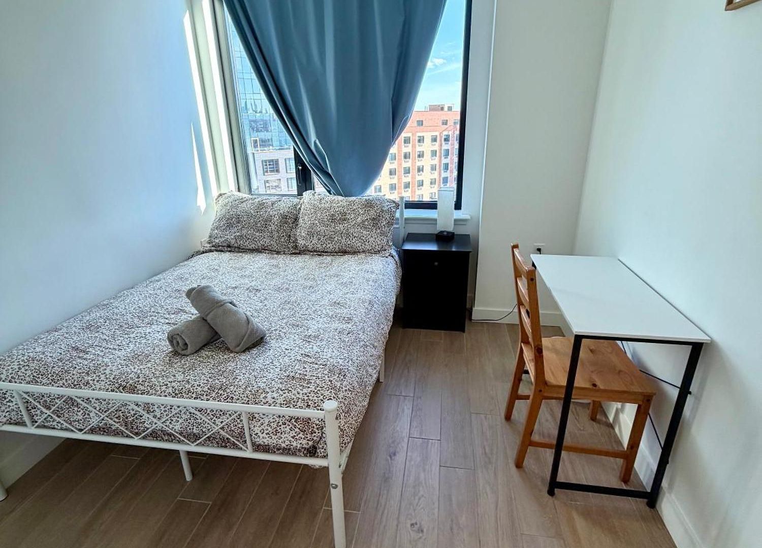 Convenient Spacious Bright New Modern Penthouse 3br2ba Balcony *