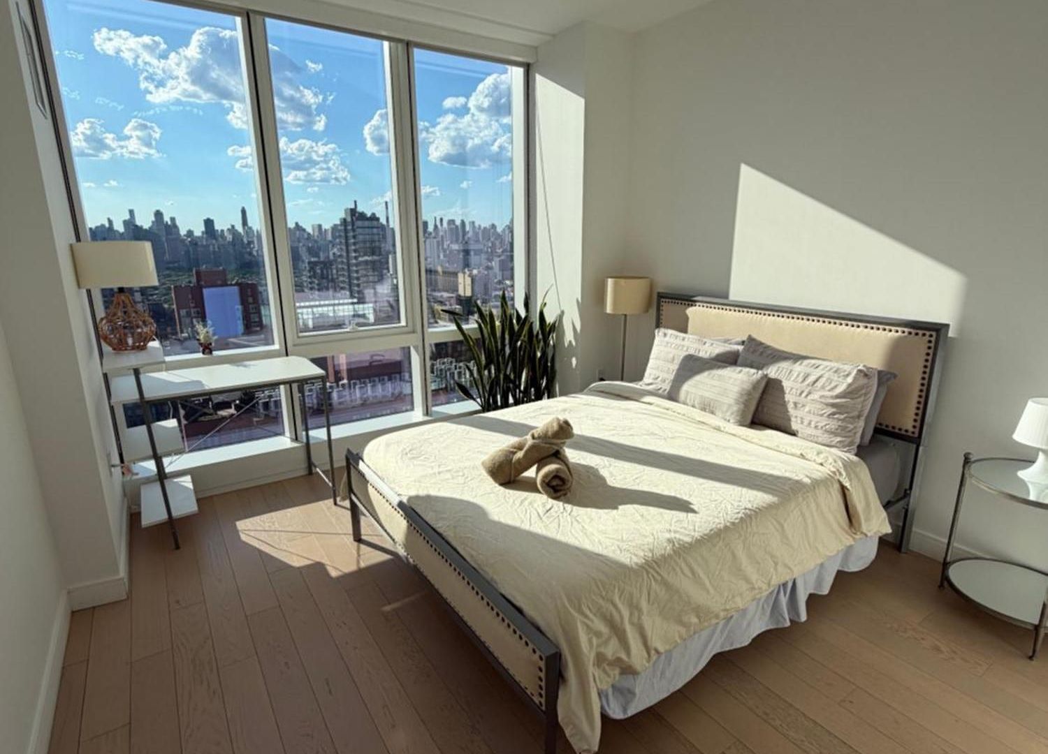 1 Stop To Midtown Spectacular Panoramic View Luxury High Rise Corner 1 Bedroom * New York
