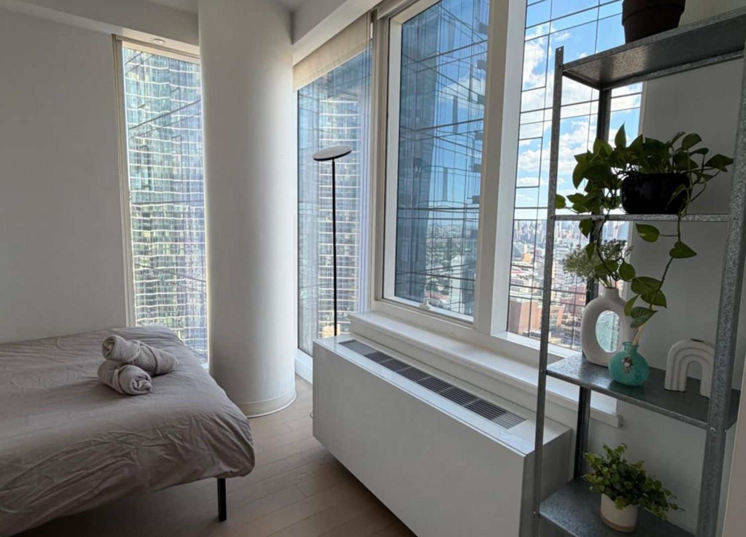 High Floor Luxury Corner 2br2ba Stunning Panoramic Views 1 Stop To Midtown Manhattan *