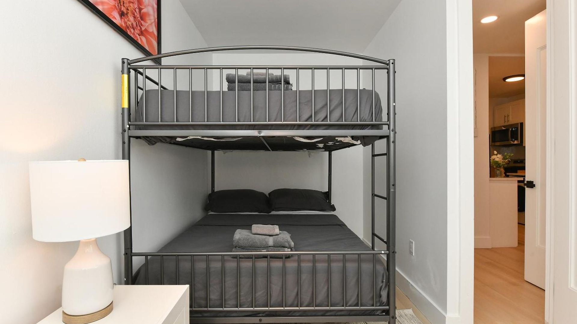 Chic 2br Steps To Park Apartment *