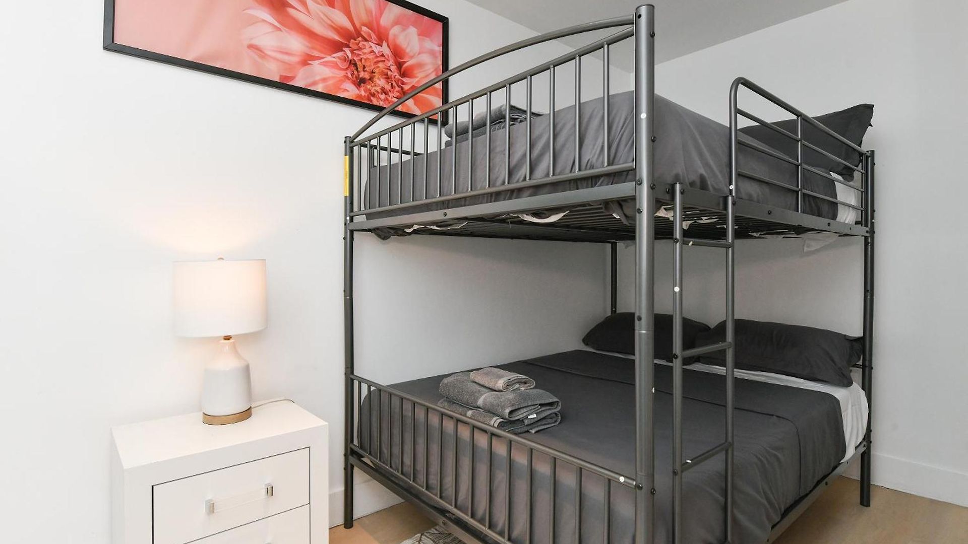 Chic 2br Steps To Park Apartment New York