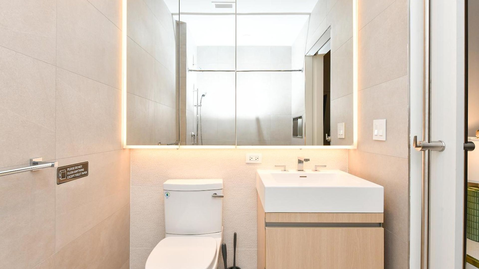 Sleek 2br Oasis In Financial District *
