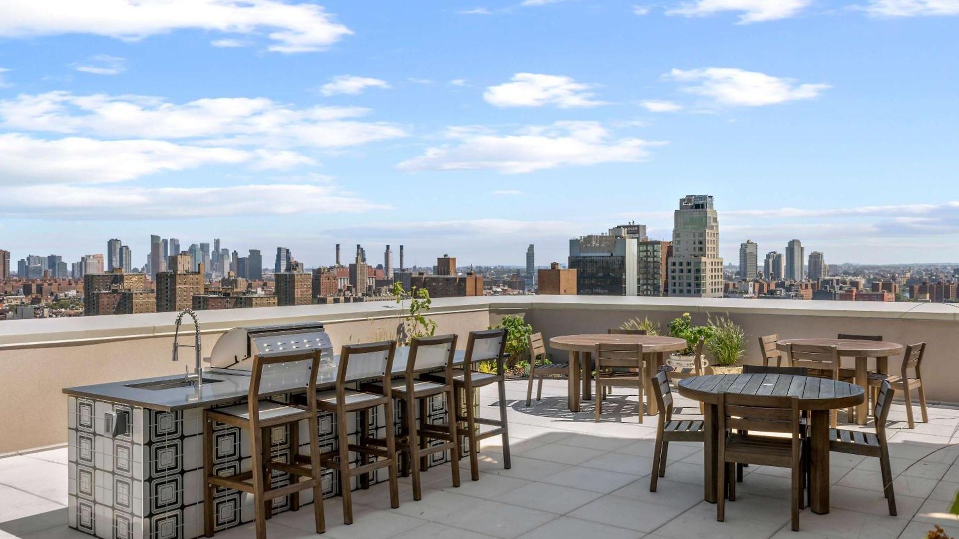 Freeman 1303 By Rove Travel - 1br With Balcony New York