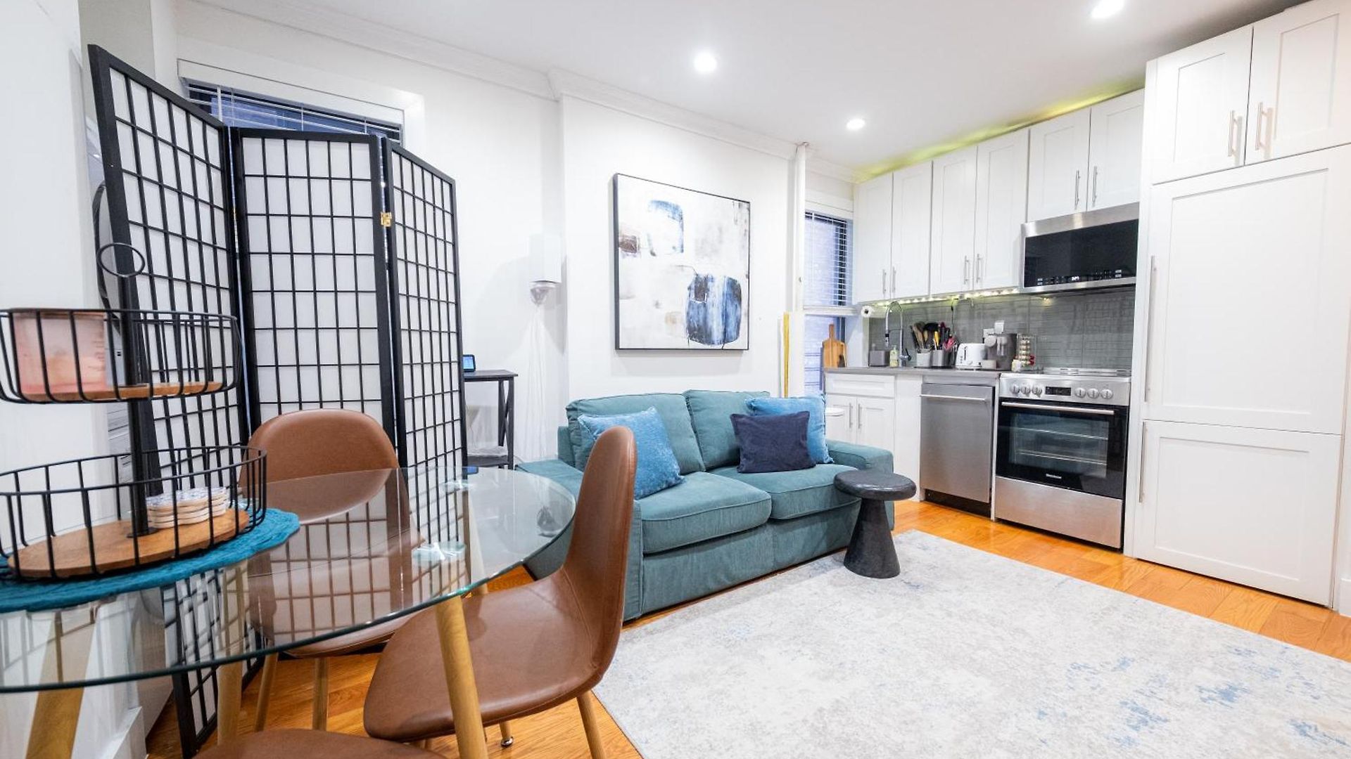 2 Bedroom With Wd Near Park Apartment *