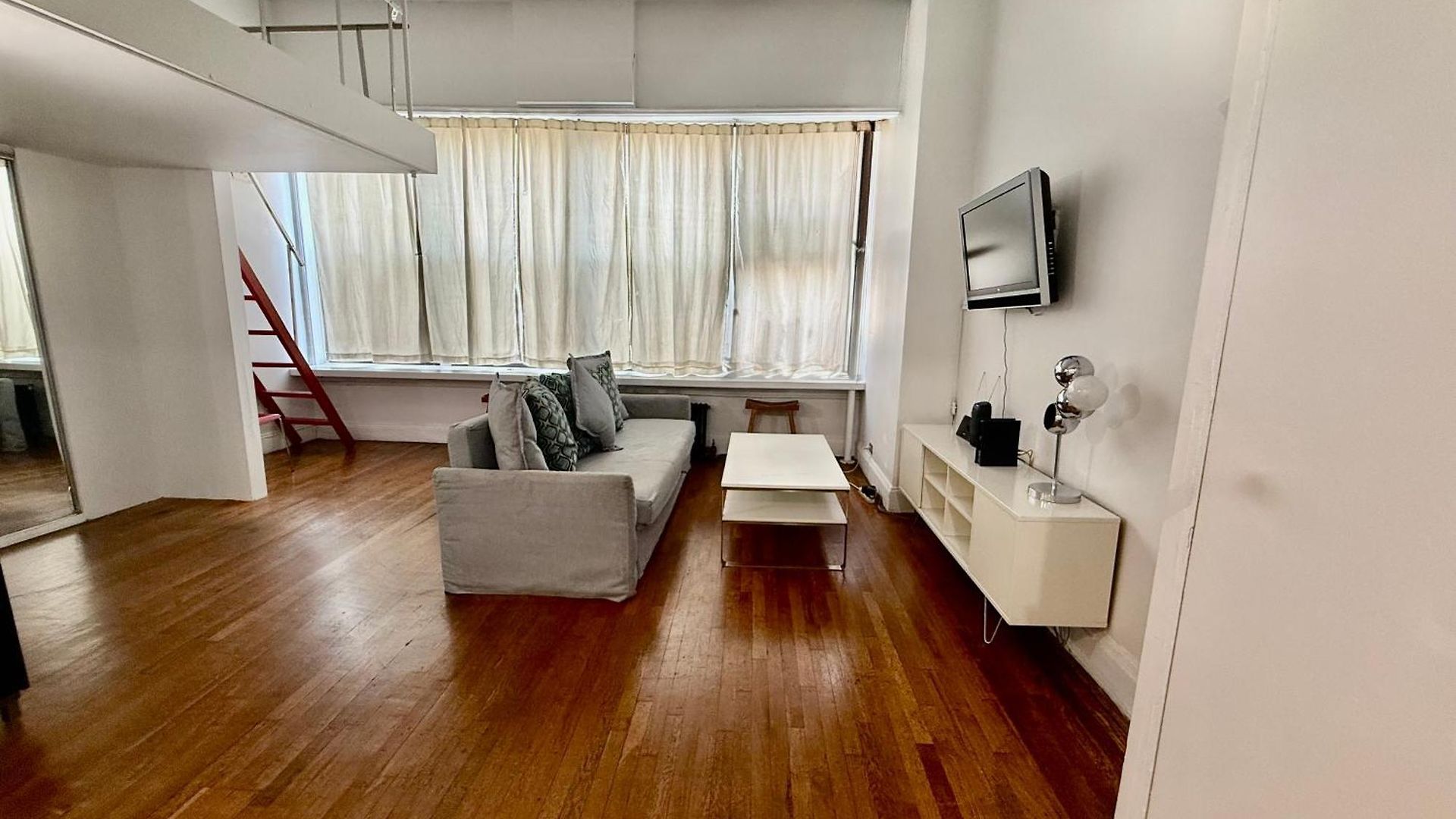 Apartment Great In Next To Time Square New York