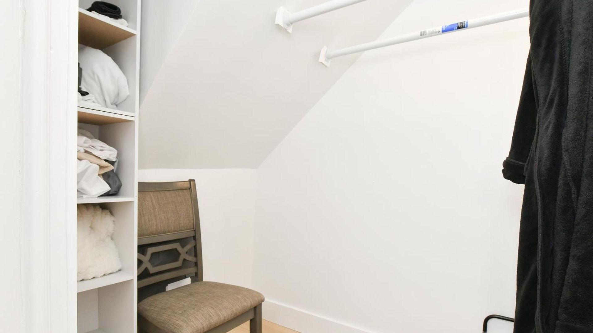 Apartment Elegant 2 Bedroom Retreat Near Park *