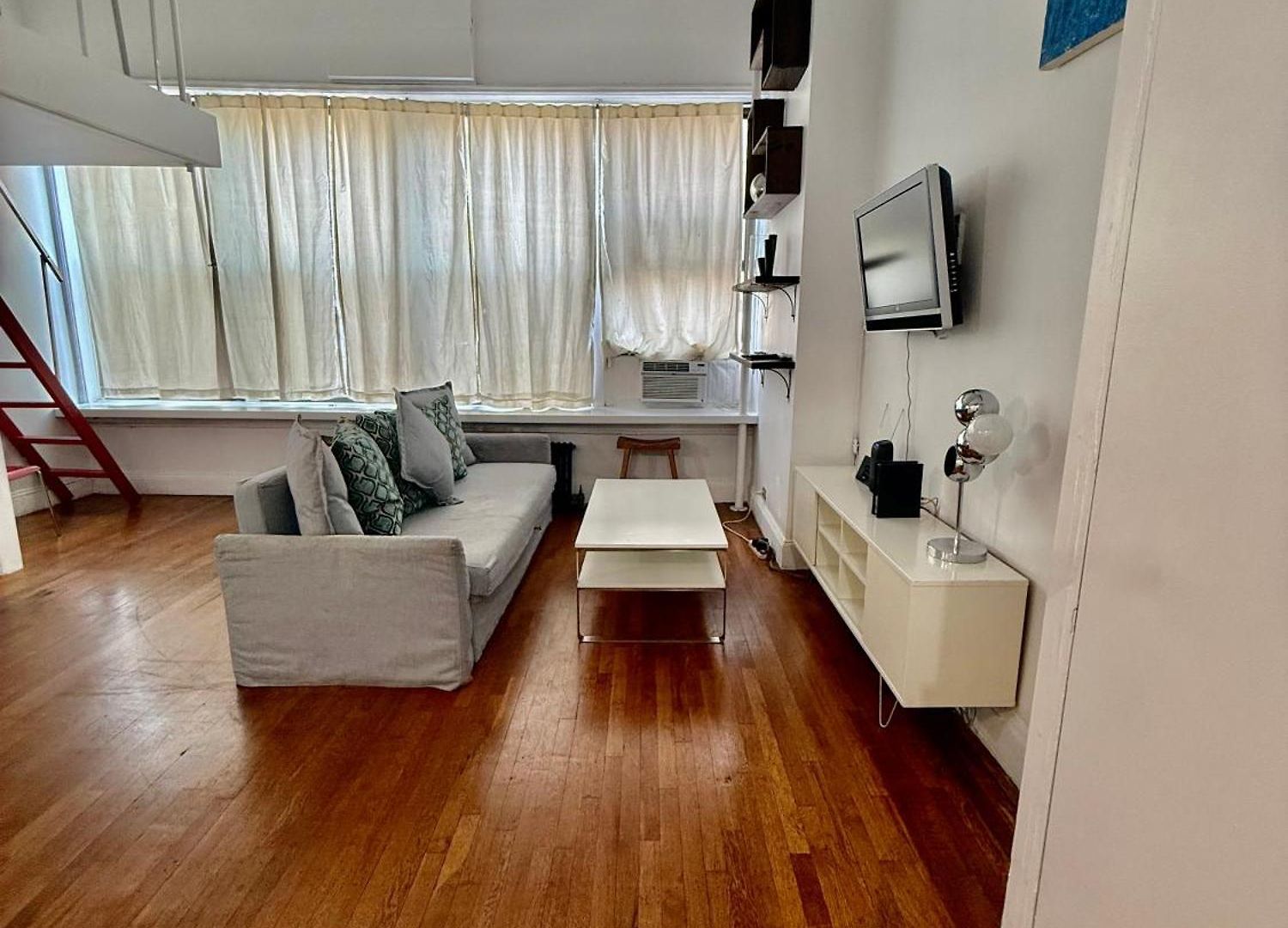 Apartment Great In Next To Time Square New York