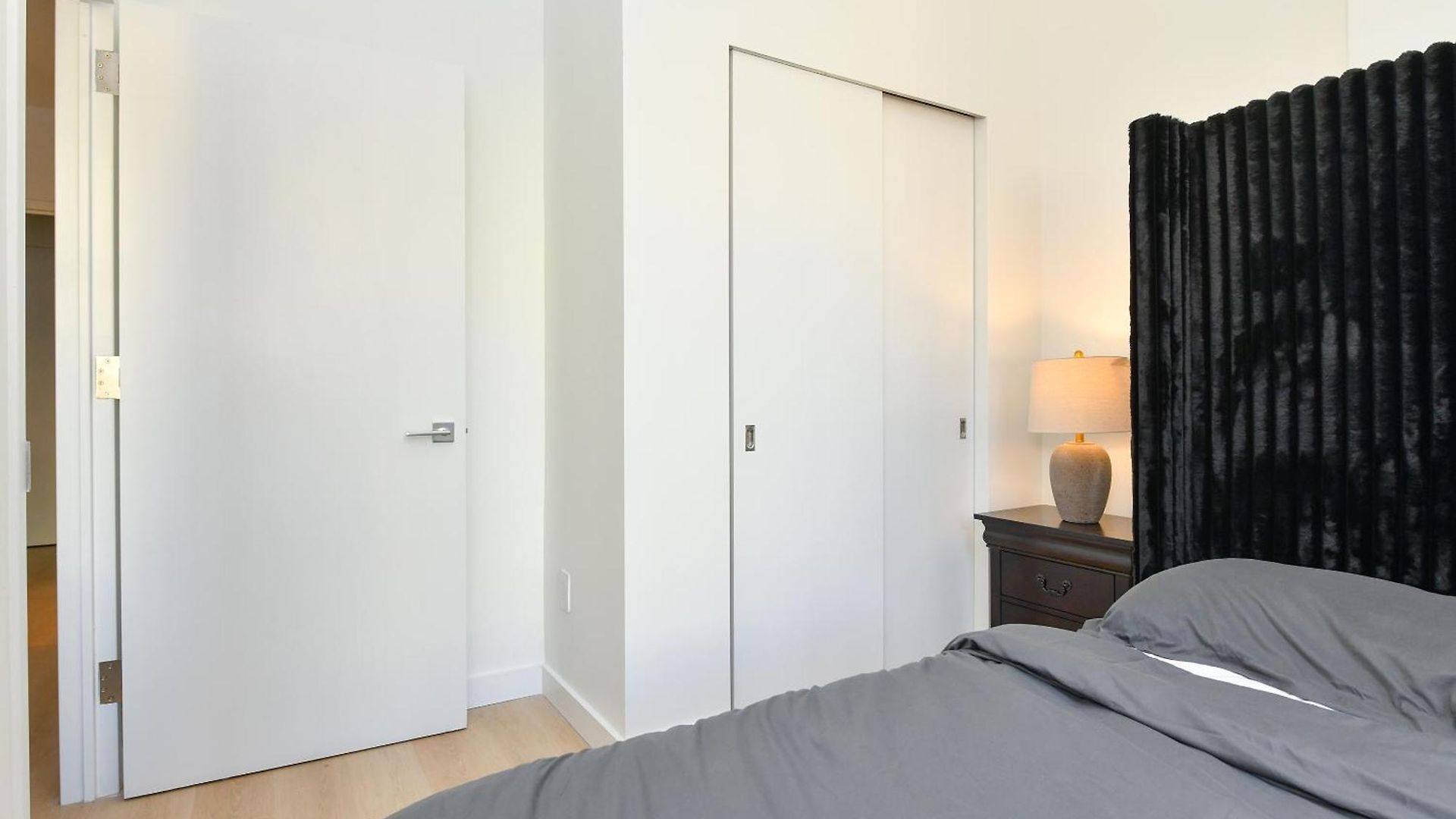 Urban Escape Bright 2br 2ba In Fidi *