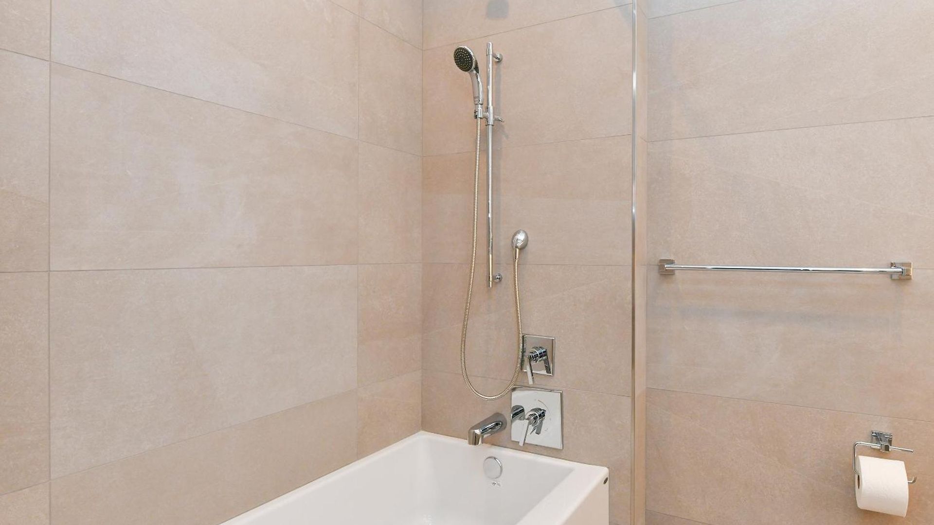 Sleek 2br Oasis In Financial District Apartment