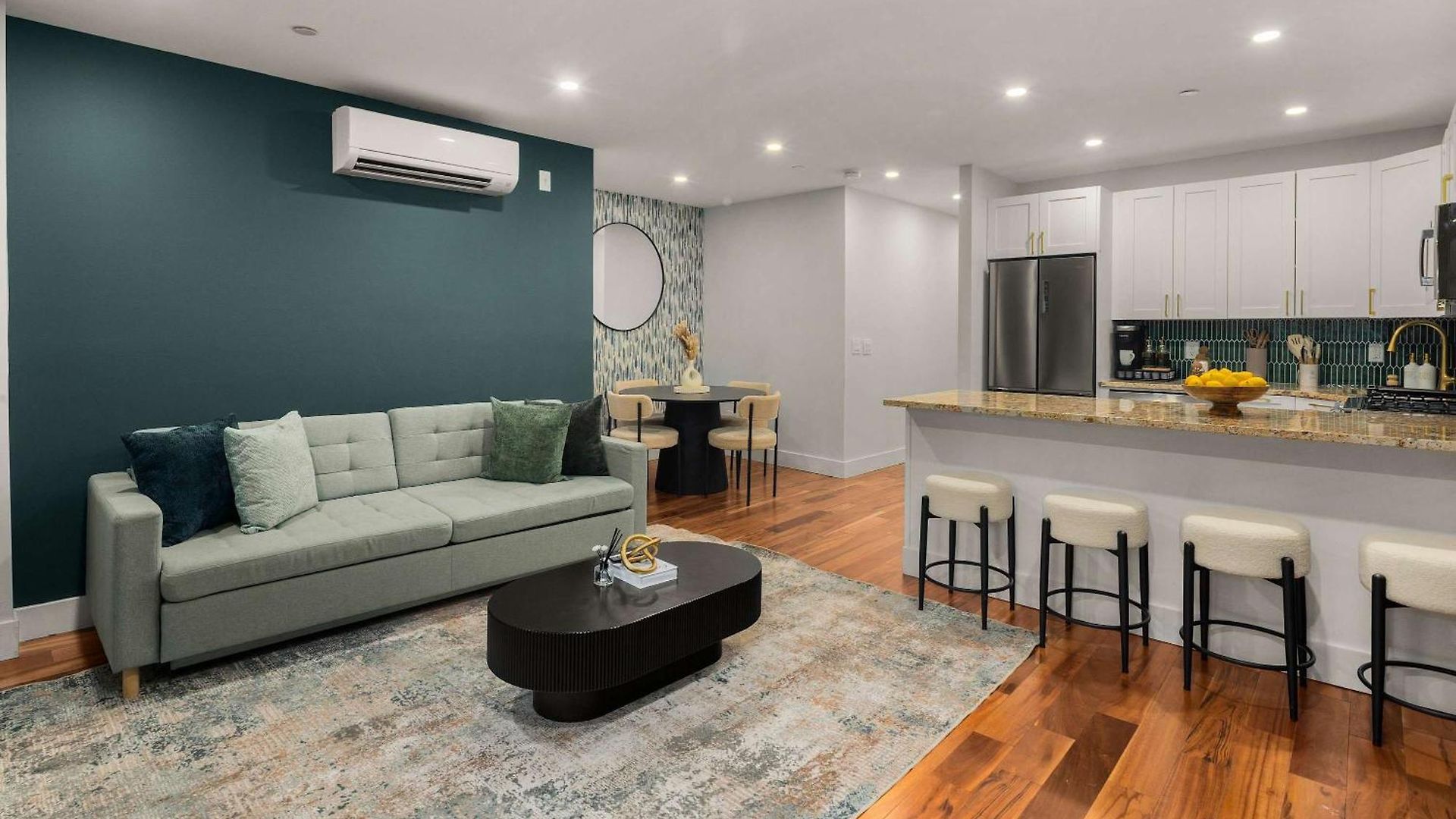 Apartment Bright And Modern Unit