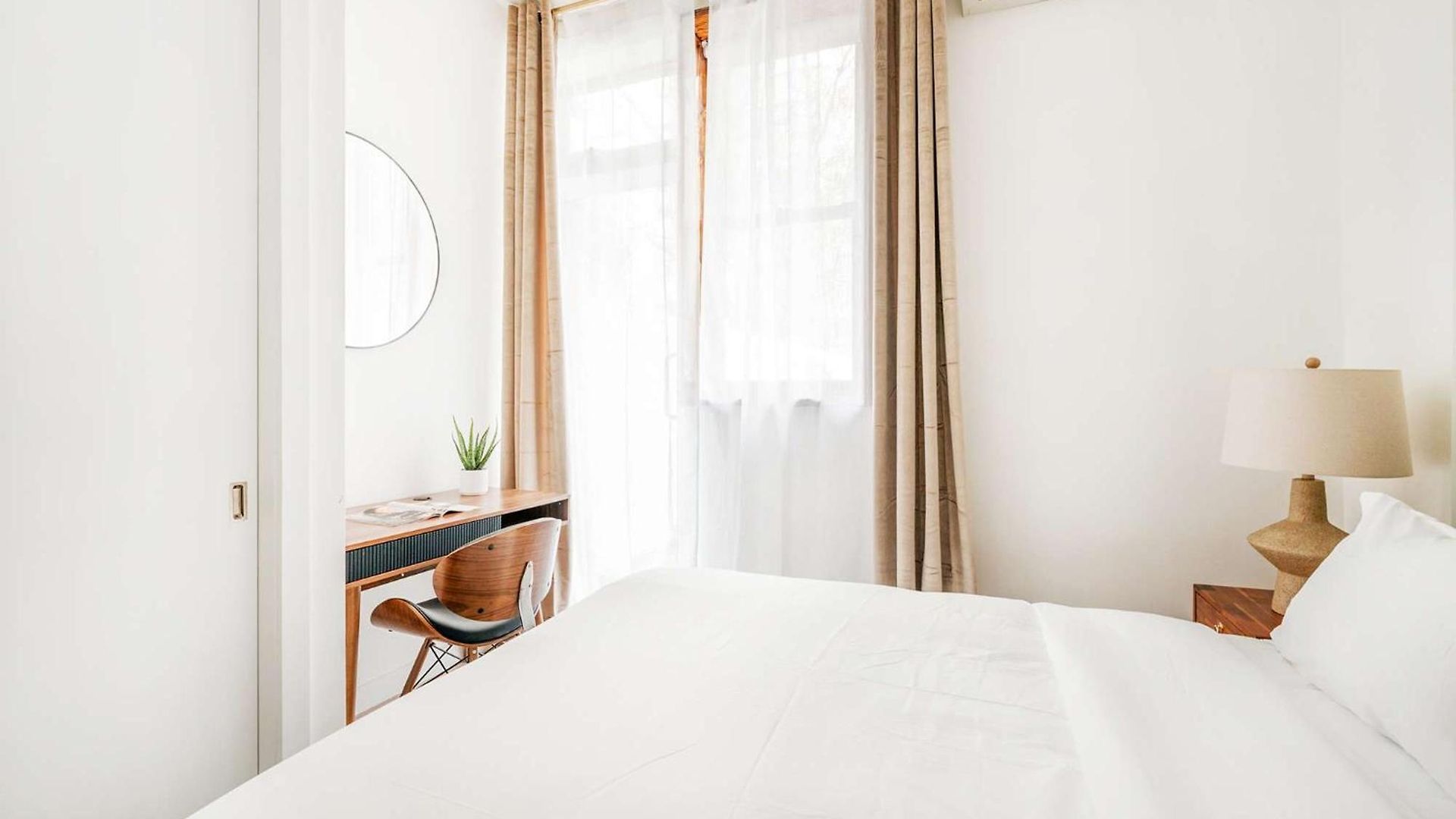 Apartment 14-b Sleek Modern 1br W Outdoor Space Union Square Wd In Unit New York