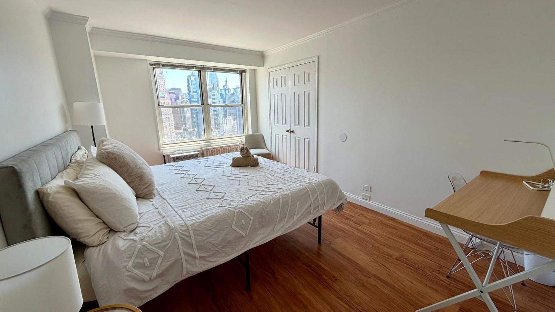 Midtown High Floor Stunning Panoramic View Corner 2br Apartment *