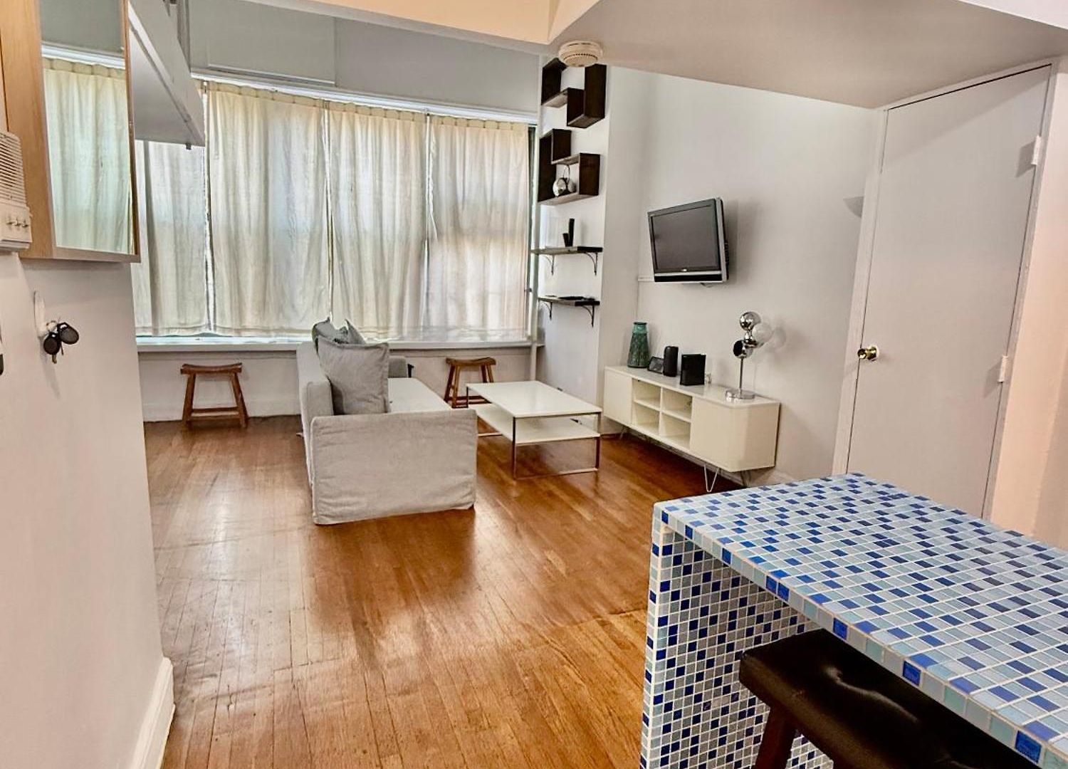 Apartment Great In Next To Time Square New York
