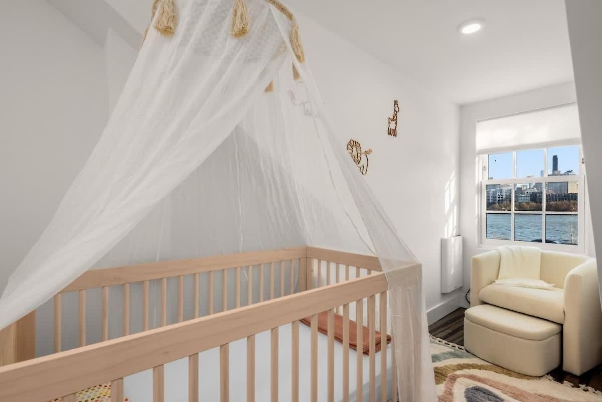 Family-friendly Nyc Retreat Walk To Seaport Apartment *