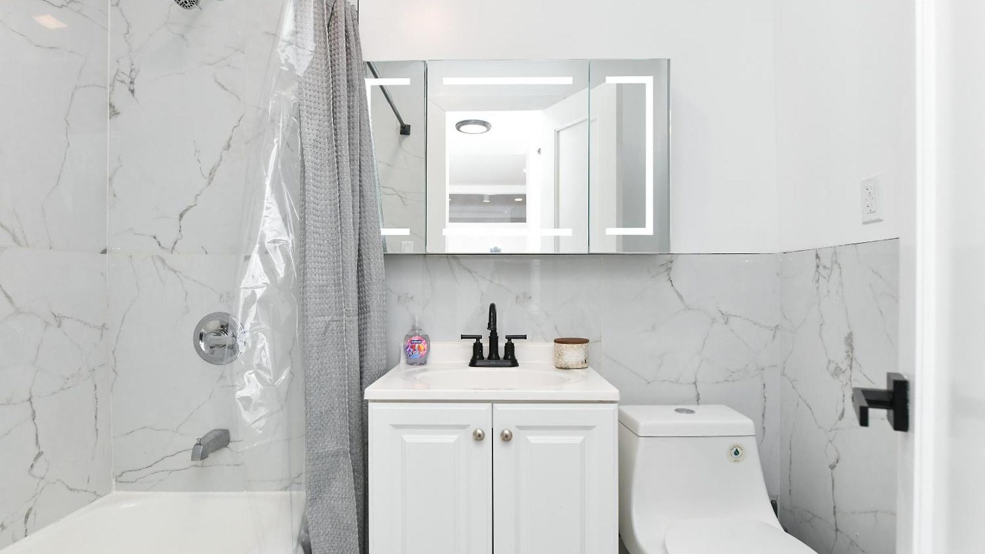 Chic 2br Steps To Park Apartment *