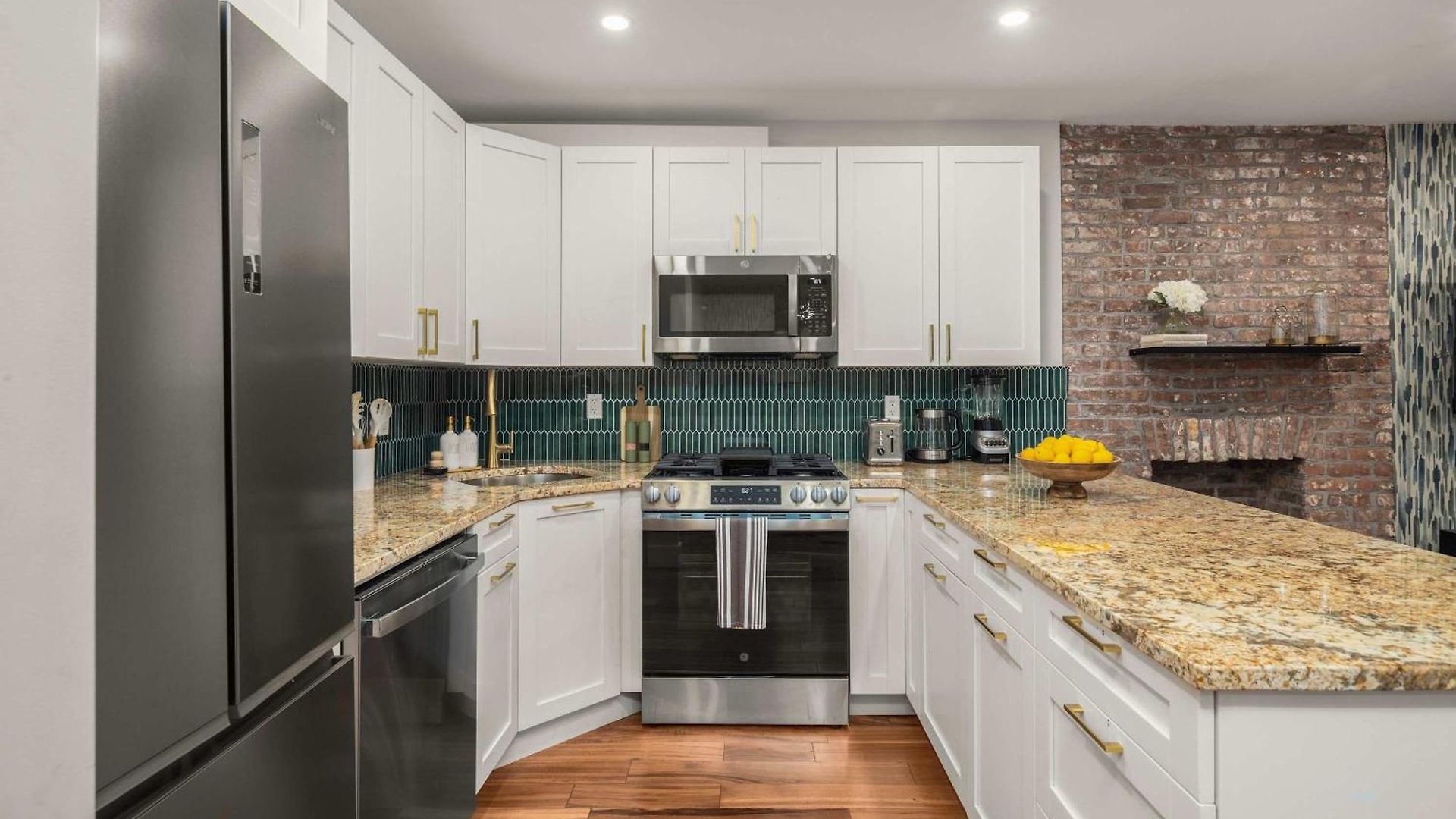 Bright And Modern Unit New York