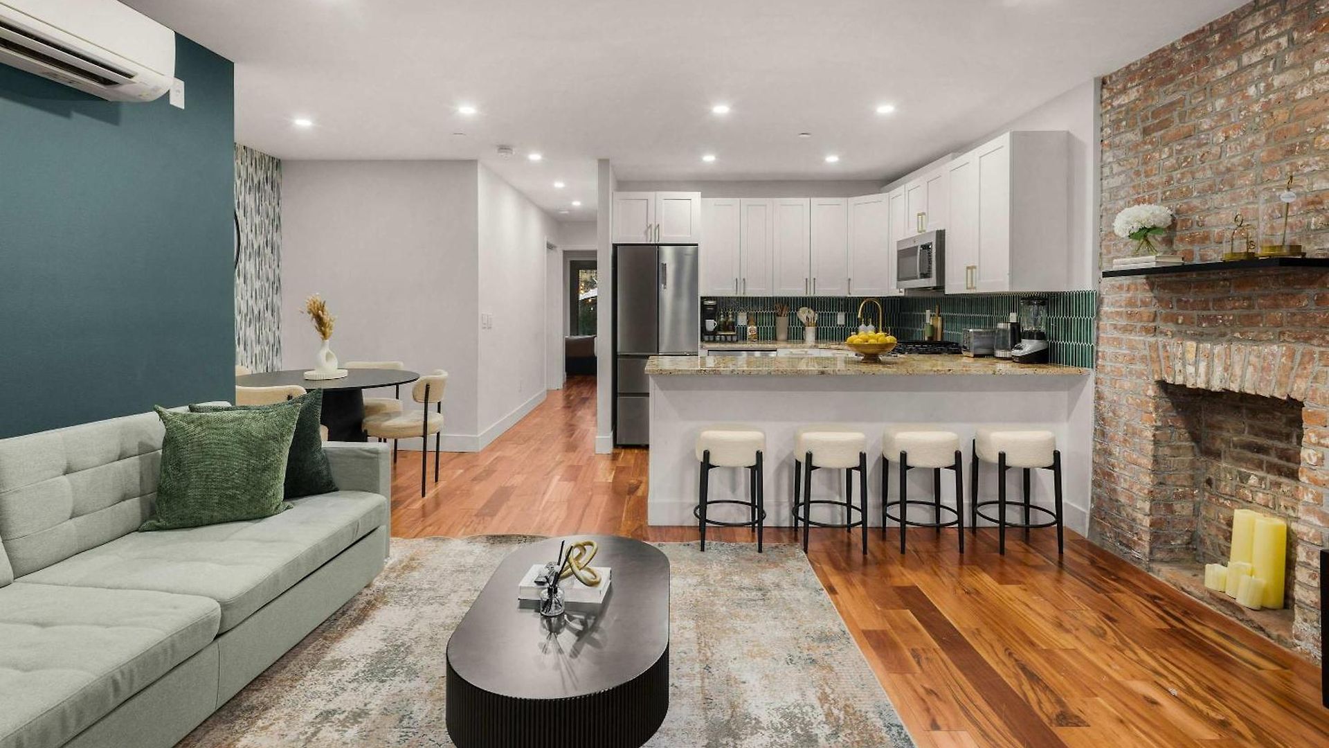 Bright And Modern Unit