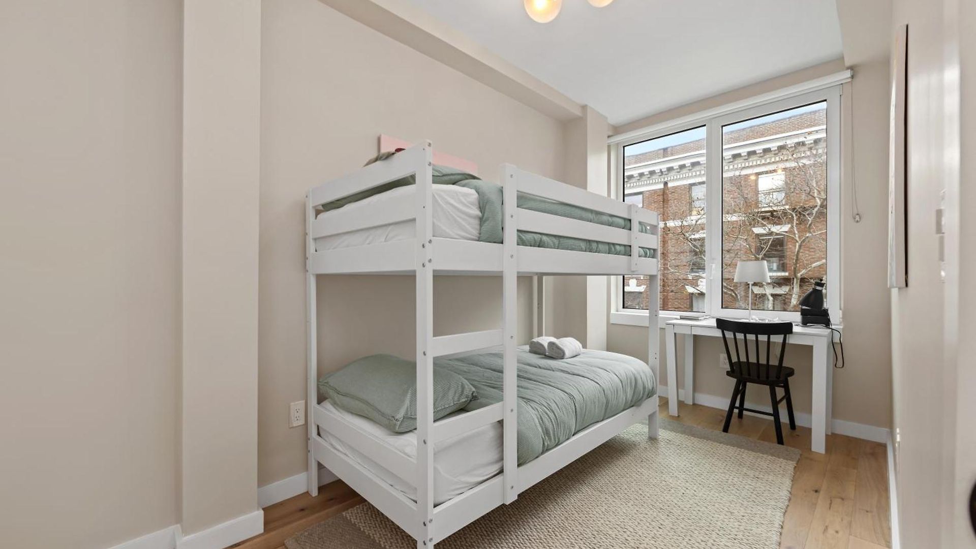 Modern 3 Bedroom In The Heart Of Downtown Brooklyn Across From Barclay's Center Apartment *