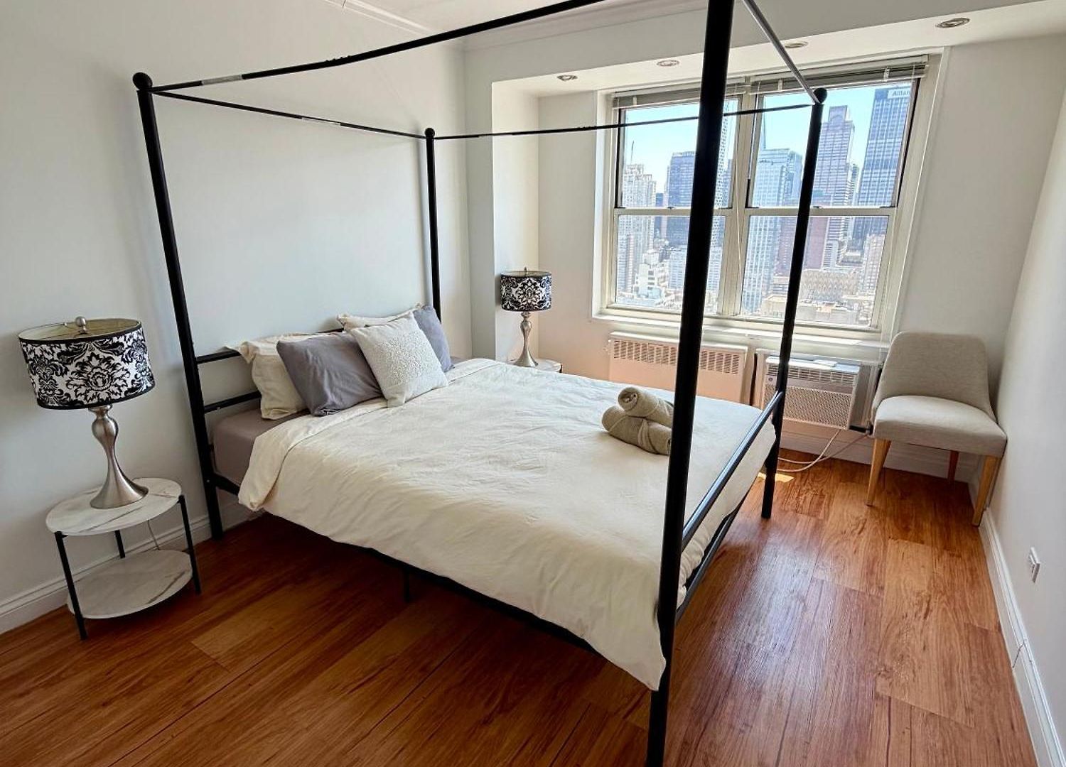 Midtown High Floor Stunning Panoramic View Corner 2br Apartment *