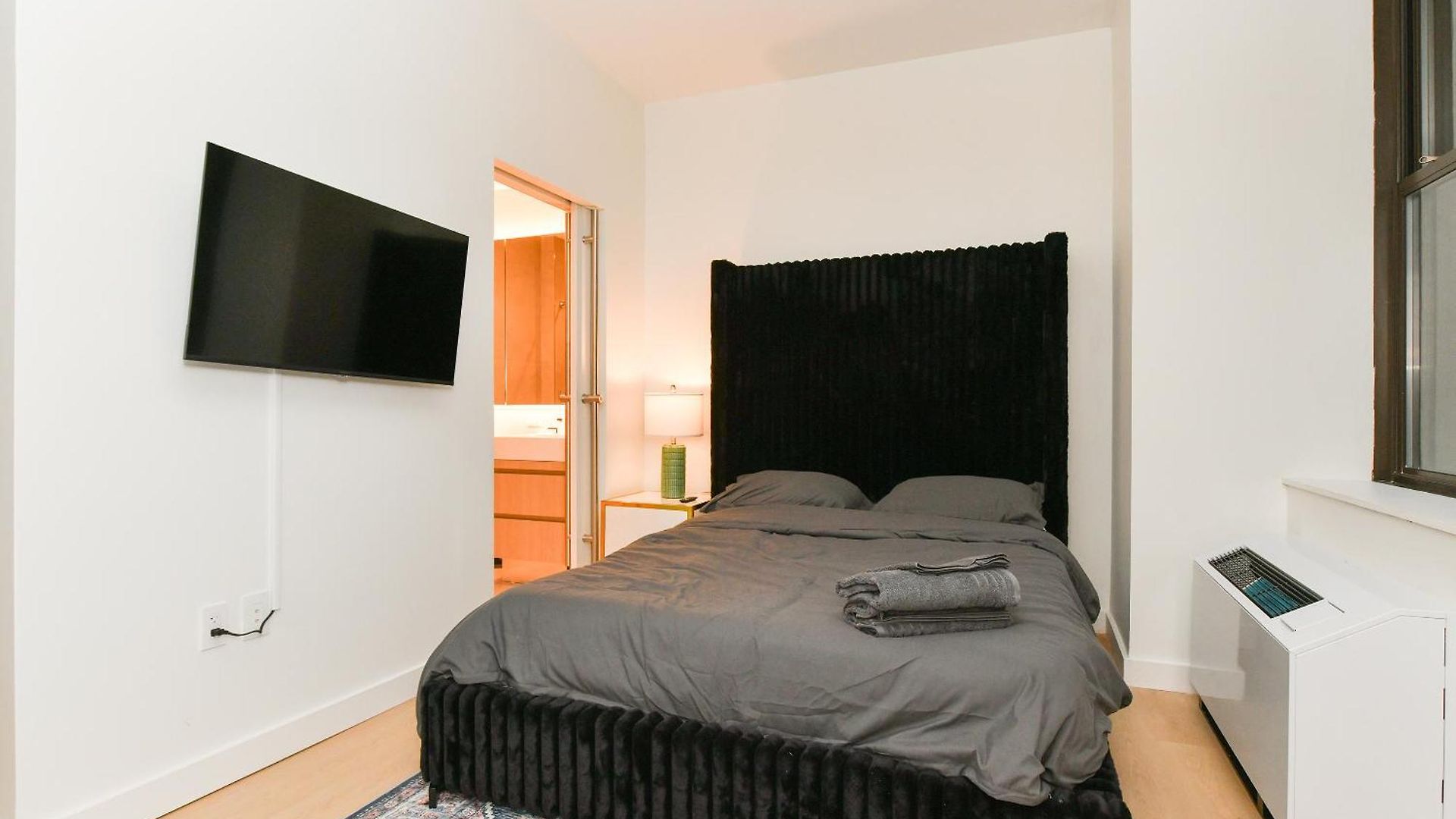 Sleek 2br Oasis In Financial District Apartment New York