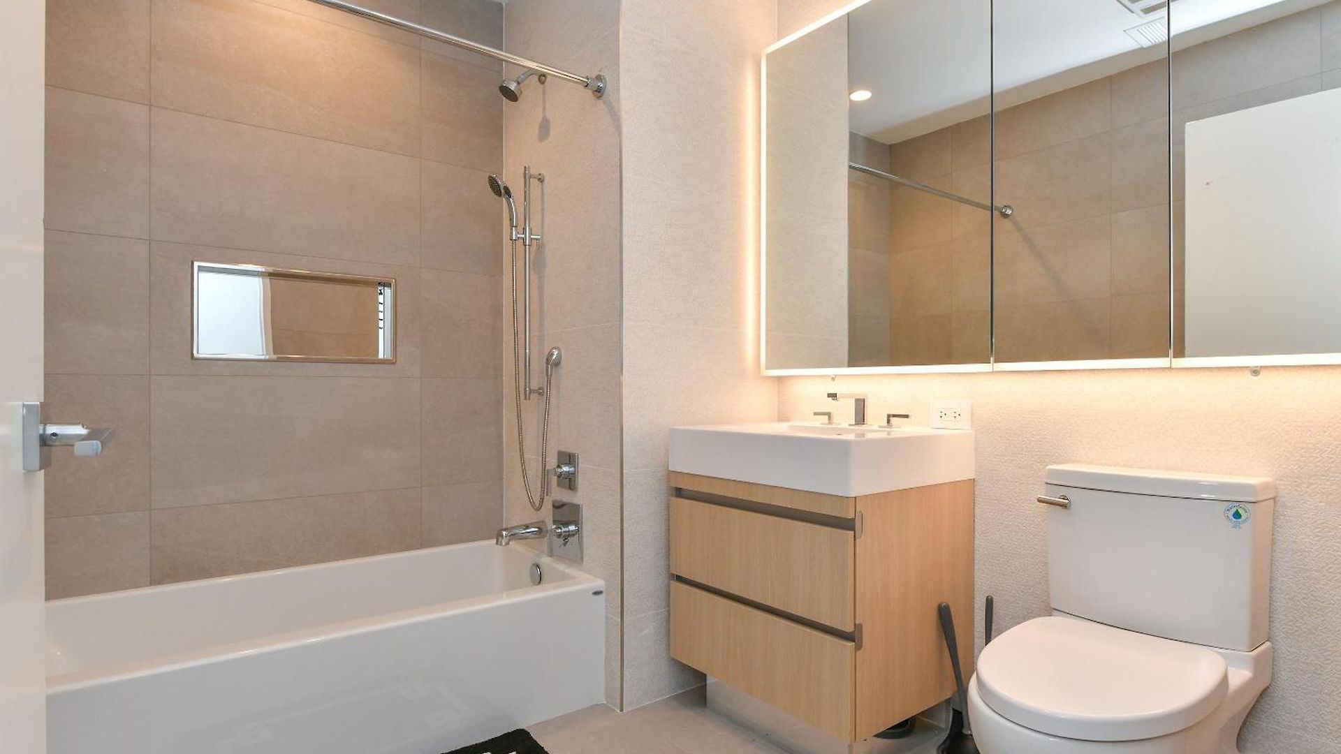 Urban Escape Bright 2br 2ba In Fidi