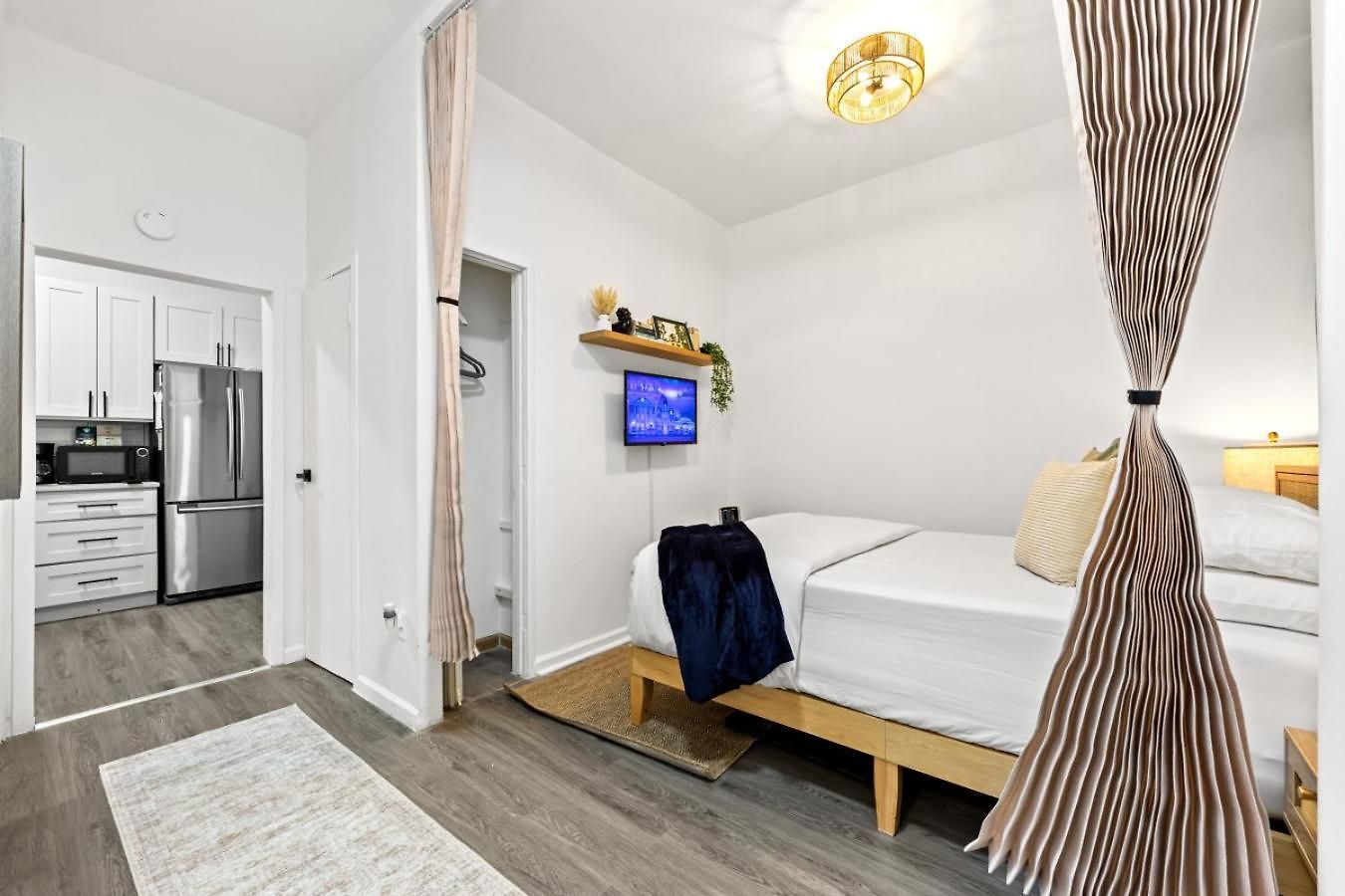 Sleek 2br In Times Square *