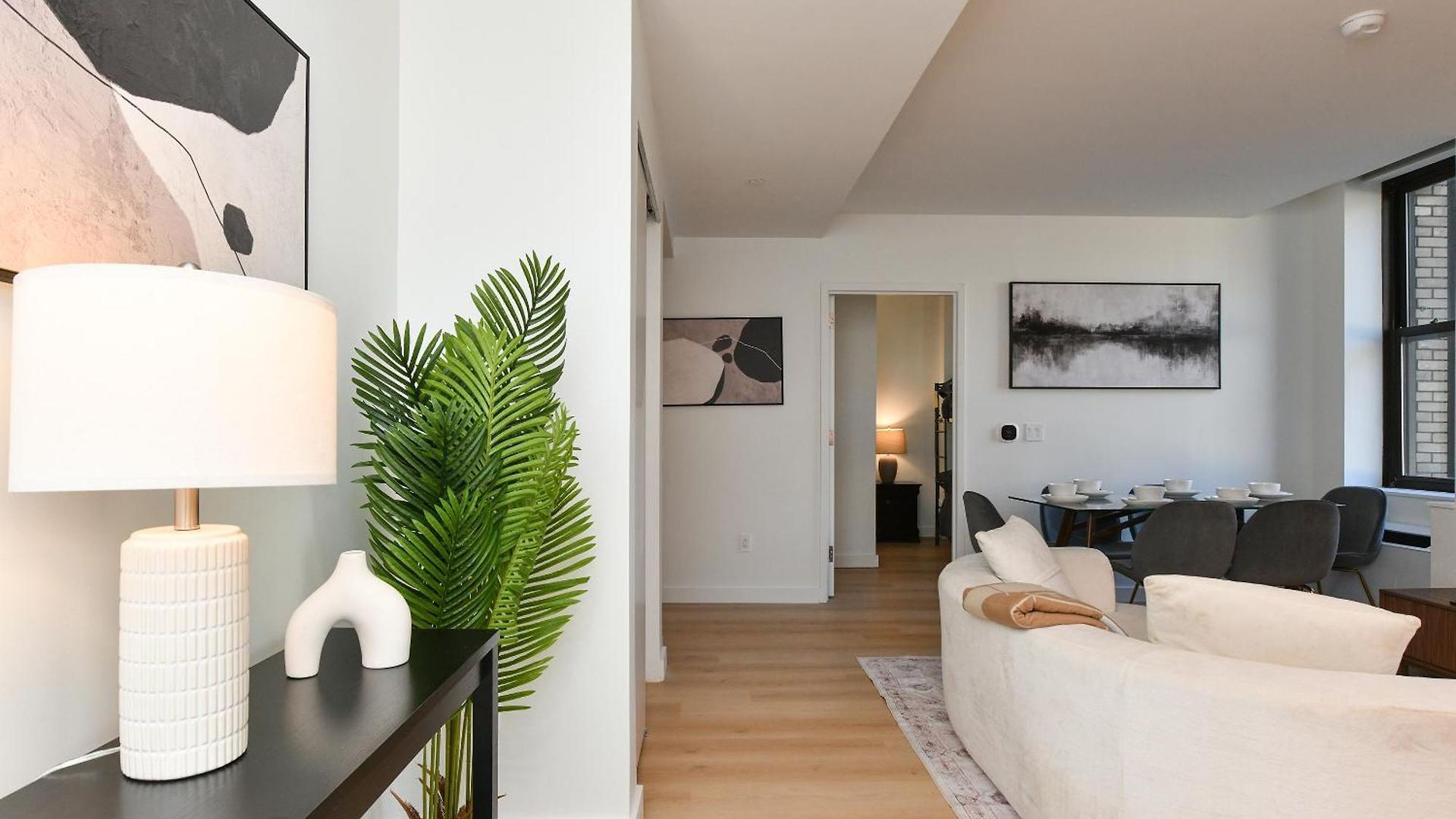 Sleek 2br Oasis In Financial District Apartment *