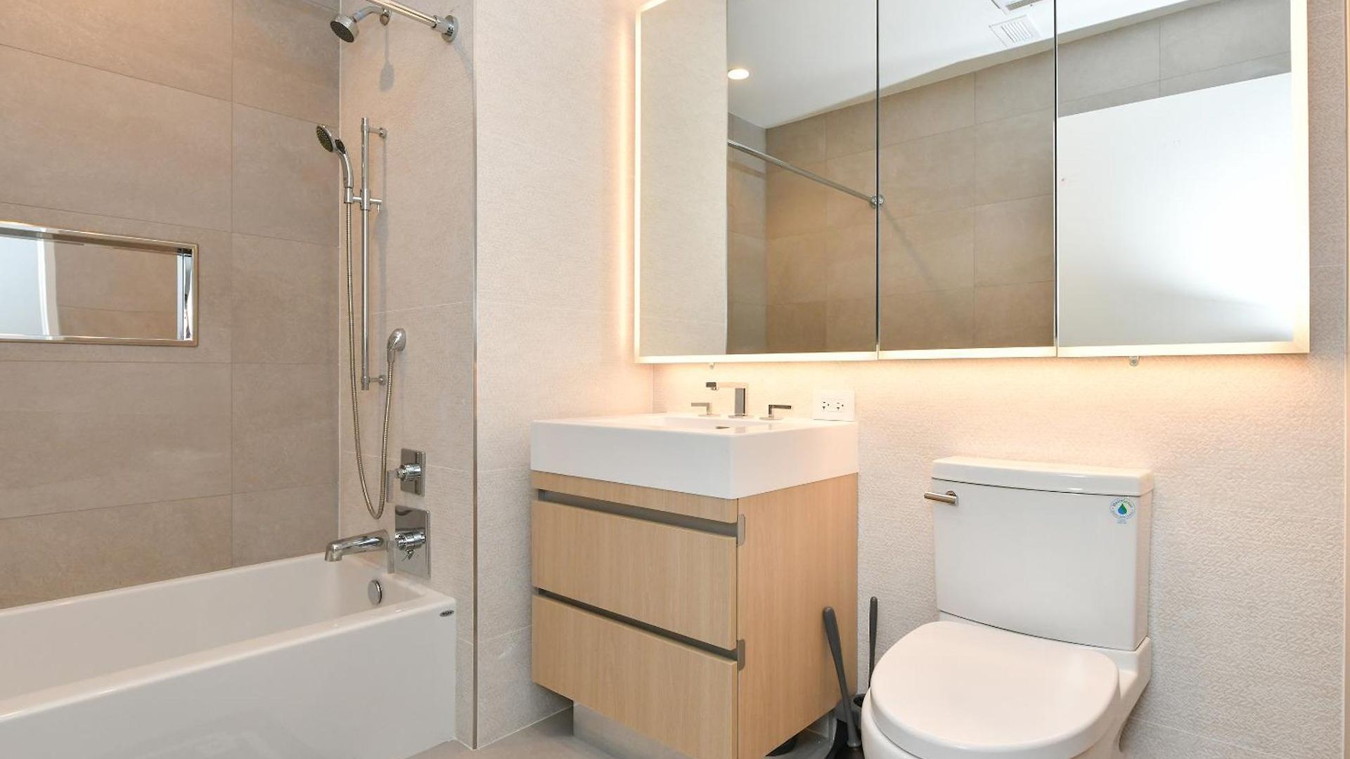Urban Escape Bright 2br 2ba In Fidi