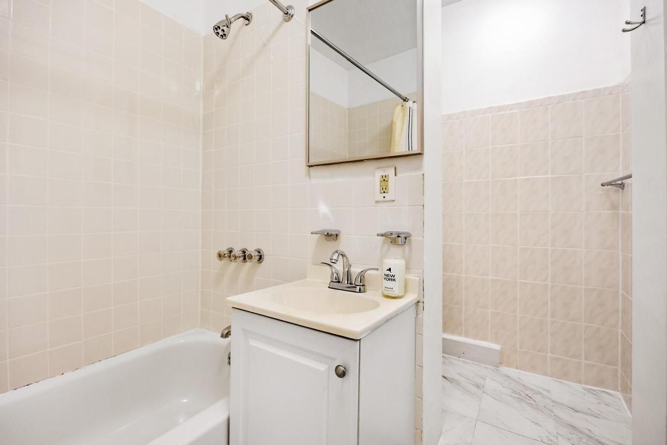 West Village 1br Gem Historic Brownstone Wifi Apartment *