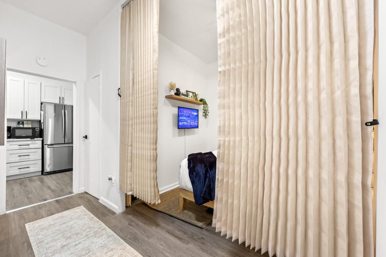 Sleek 2br In Times Square