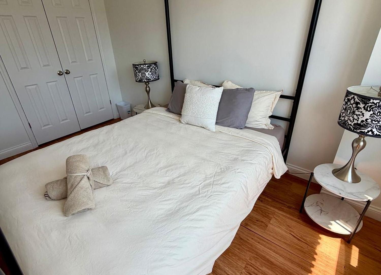 Midtown High Floor Stunning Panoramic View Corner 2br *
