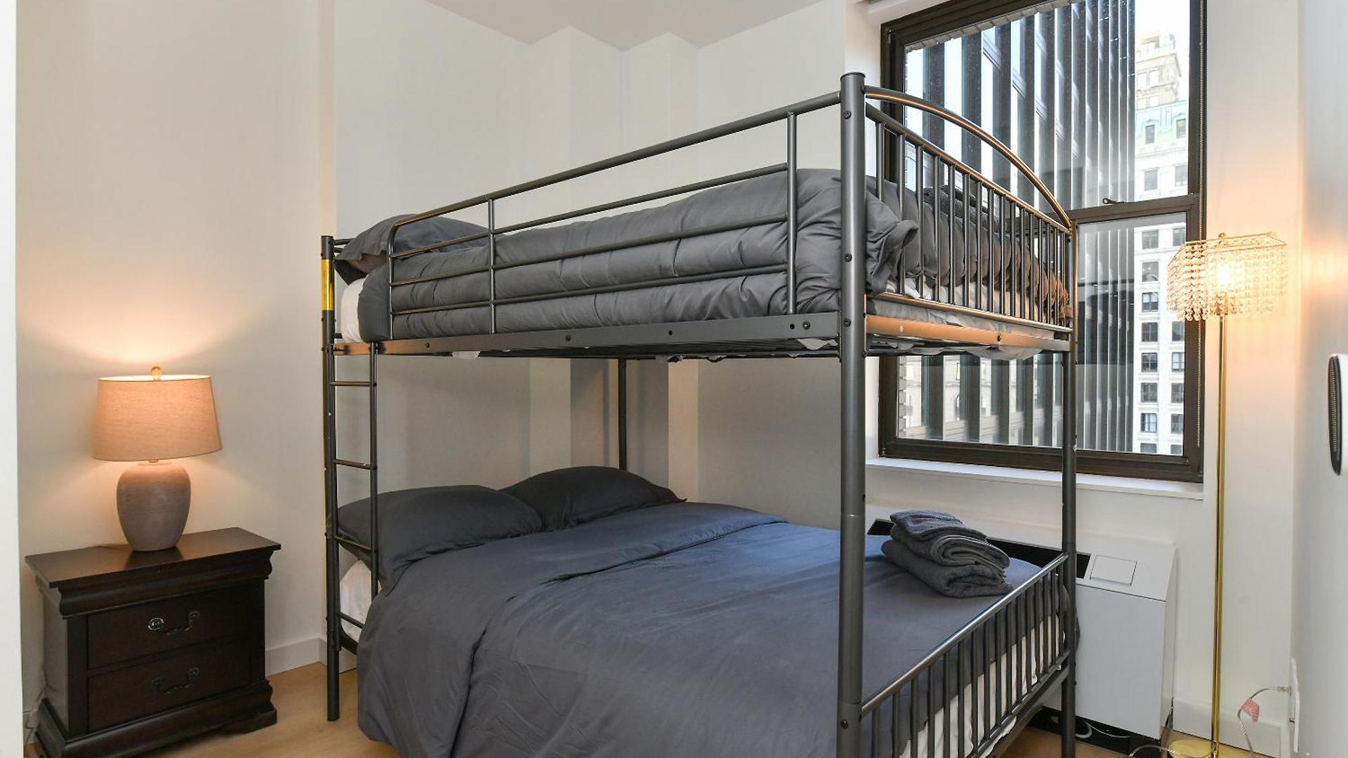 Sleek 2br Oasis In Financial District *
