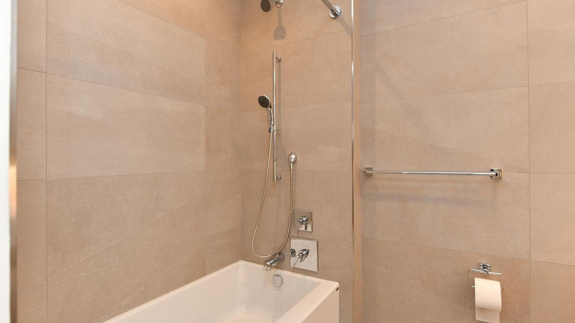 Urban Escape Bright 2br 2ba In Fidi *