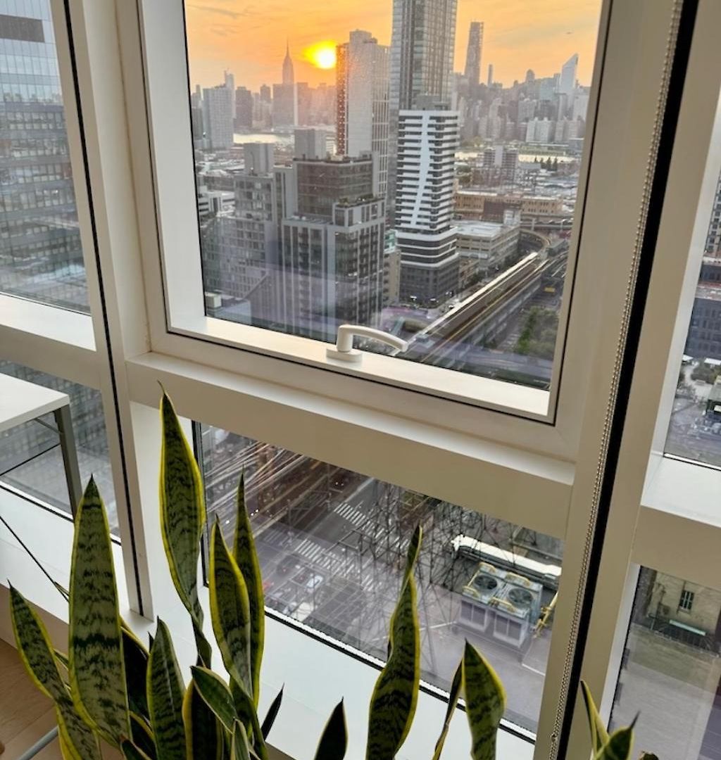 1 Stop To Midtown Spectacular Panoramic View Luxury High Rise Corner 1 Bedroom Apartment *