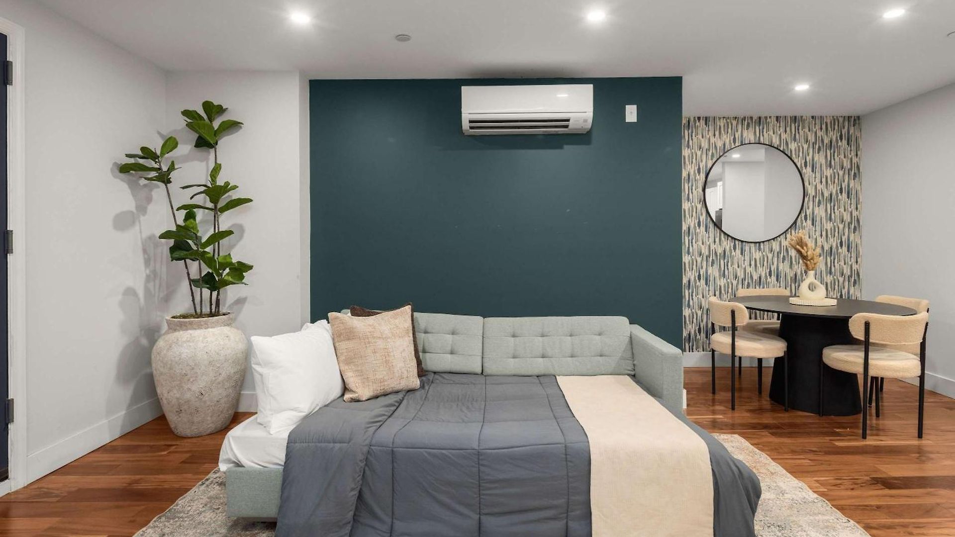 Bright And Modern Unit