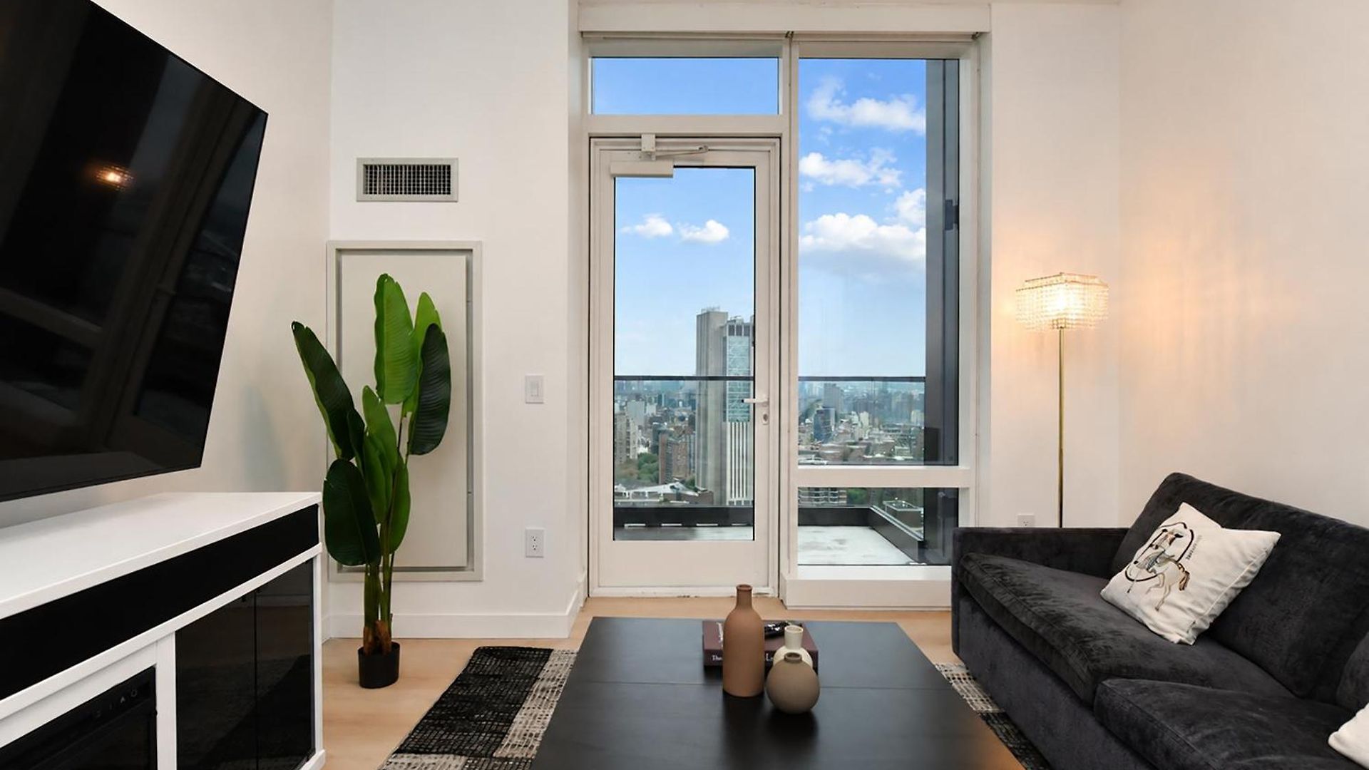 Luxury In Downtown Manhattan Skyline Views New York