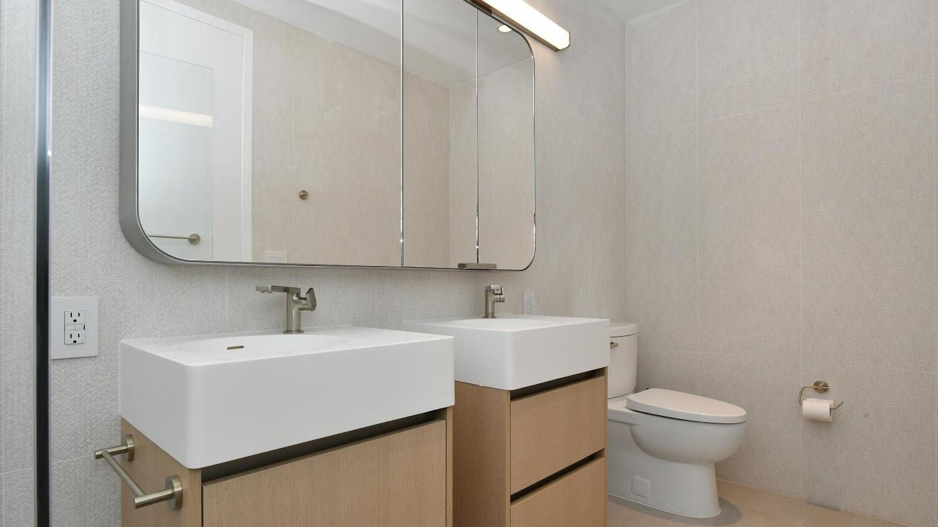 Luxury In Downtown Manhattan Skyline Views *