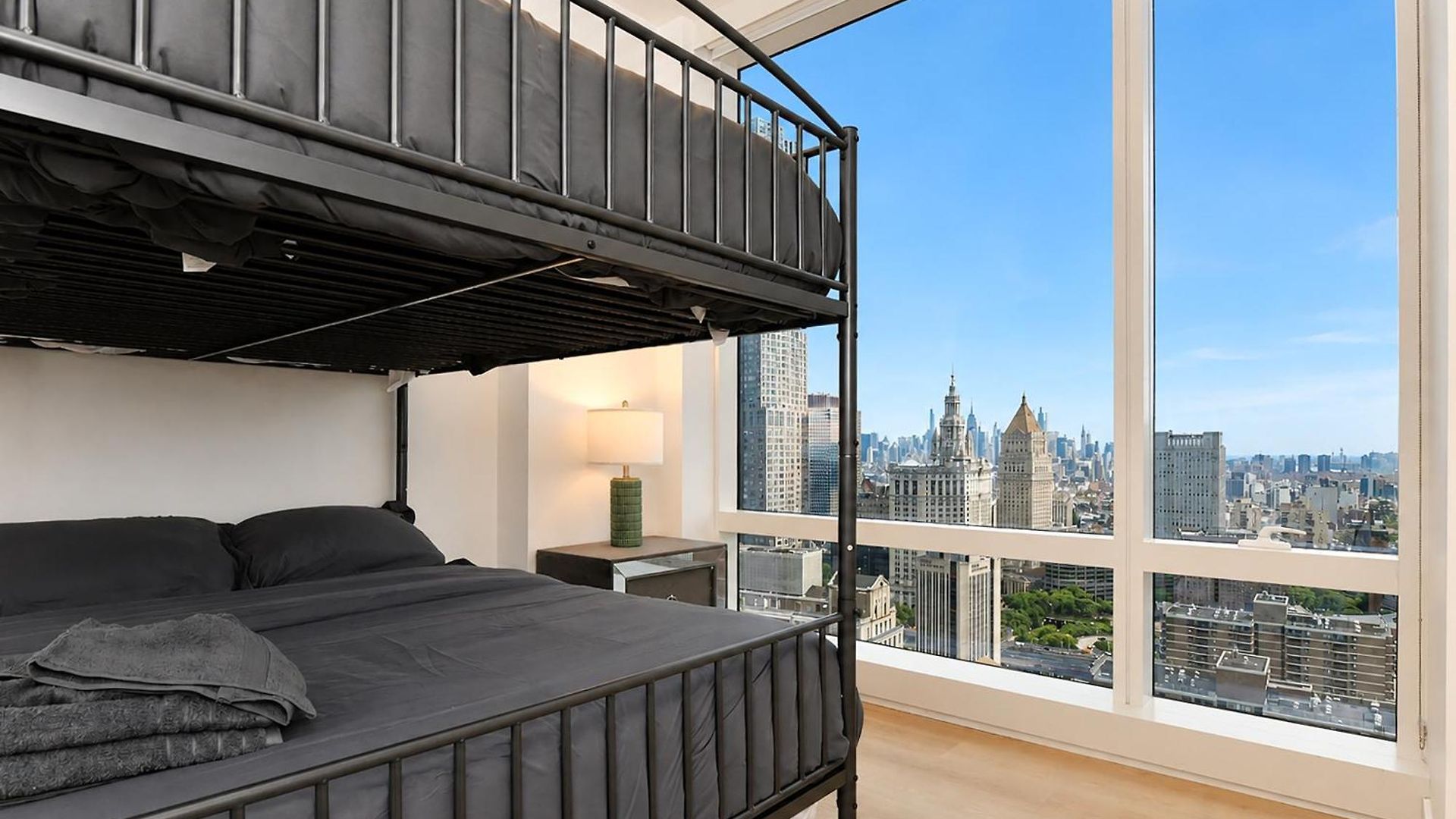 Luxury In Downtown Manhattan Skyline Views *