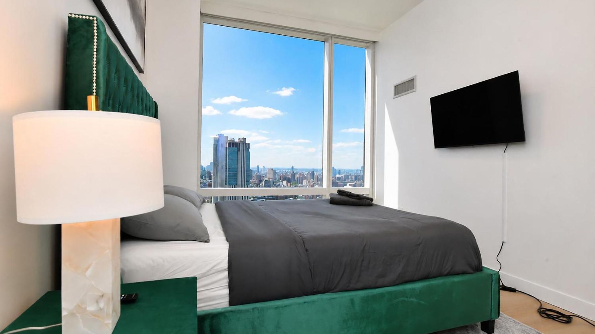 Luxury In Downtown Manhattan Skyline Views Apartment