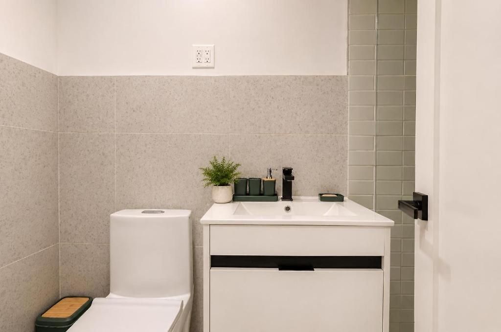Renovated Unit In Brooklyn Washerdryer