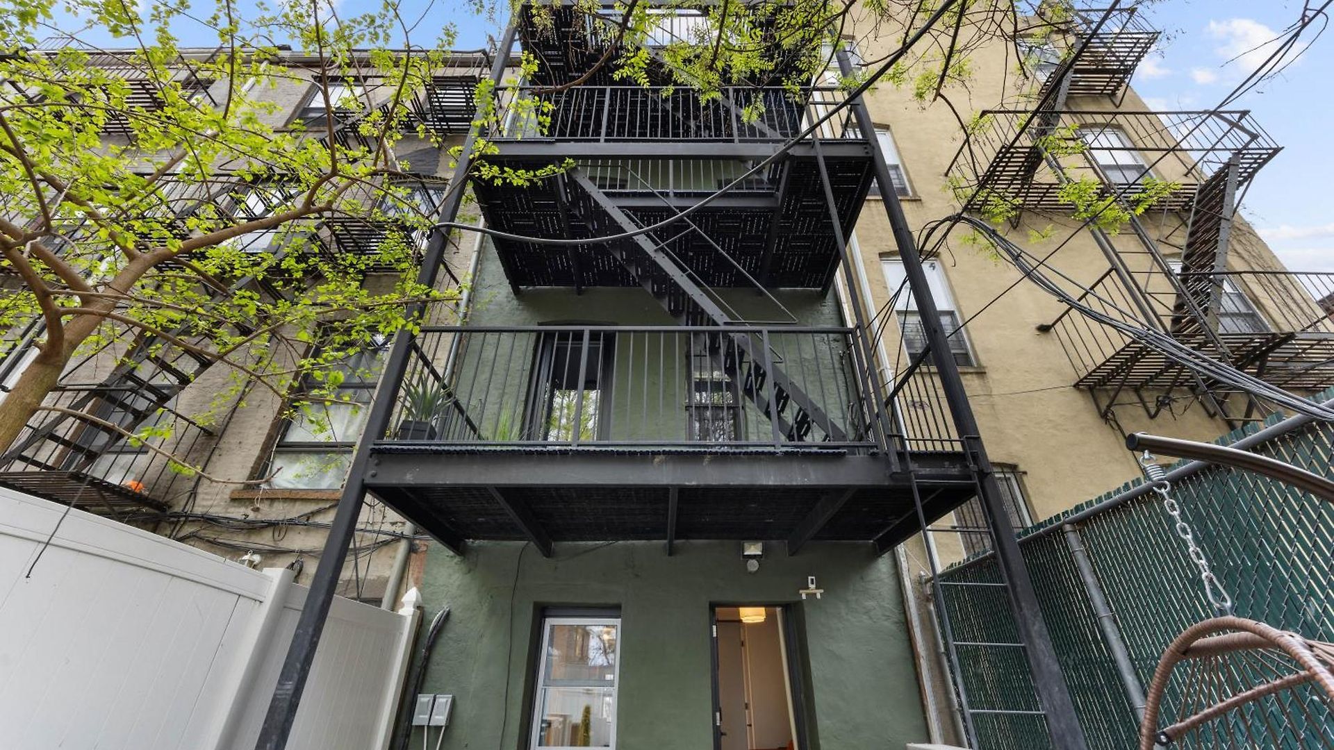 The Lewis Avenue - Brooklyn Nyc New York
