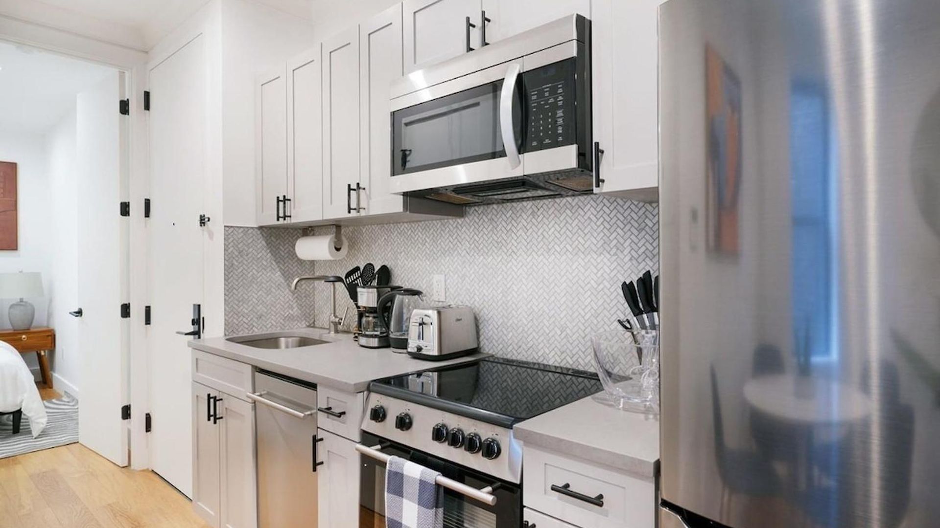 Apartment 1288 Ues *