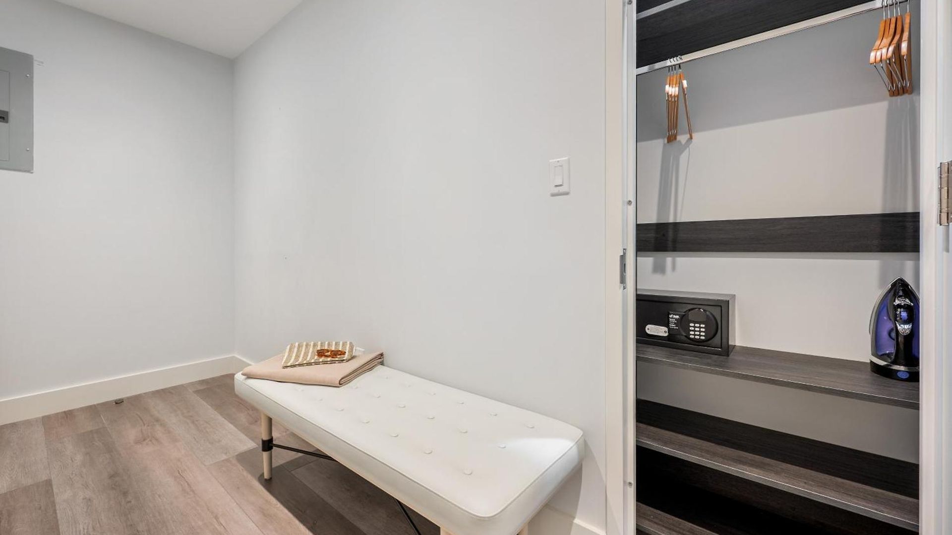 Aparthotel 17john 4*