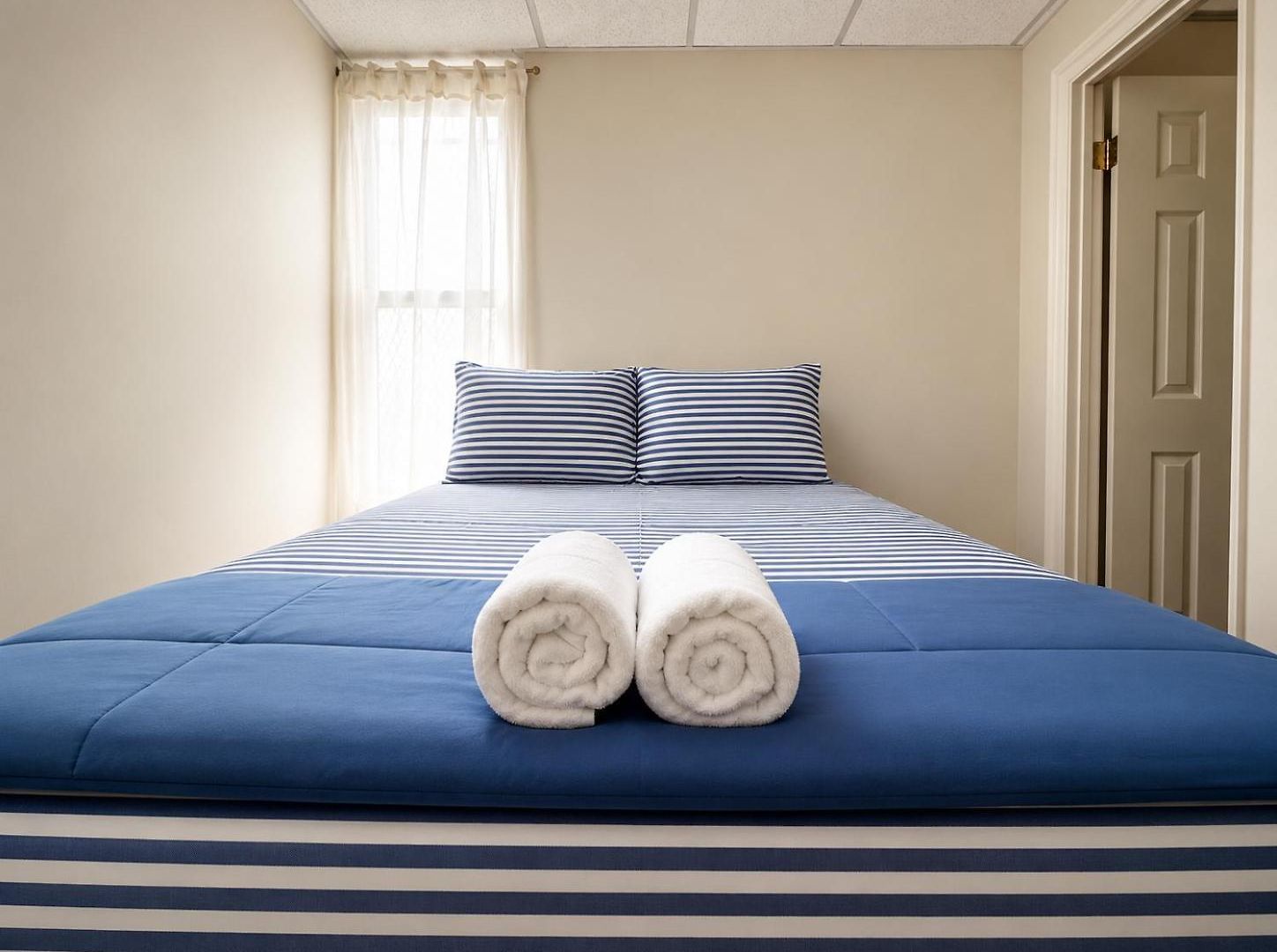 Hotel 101 Manhattan - Little Italy, Soho, Noho, Les, East Village, Chinatown - 1 Gig Internet, 12inch Mattress, Hardsurface Floors New York