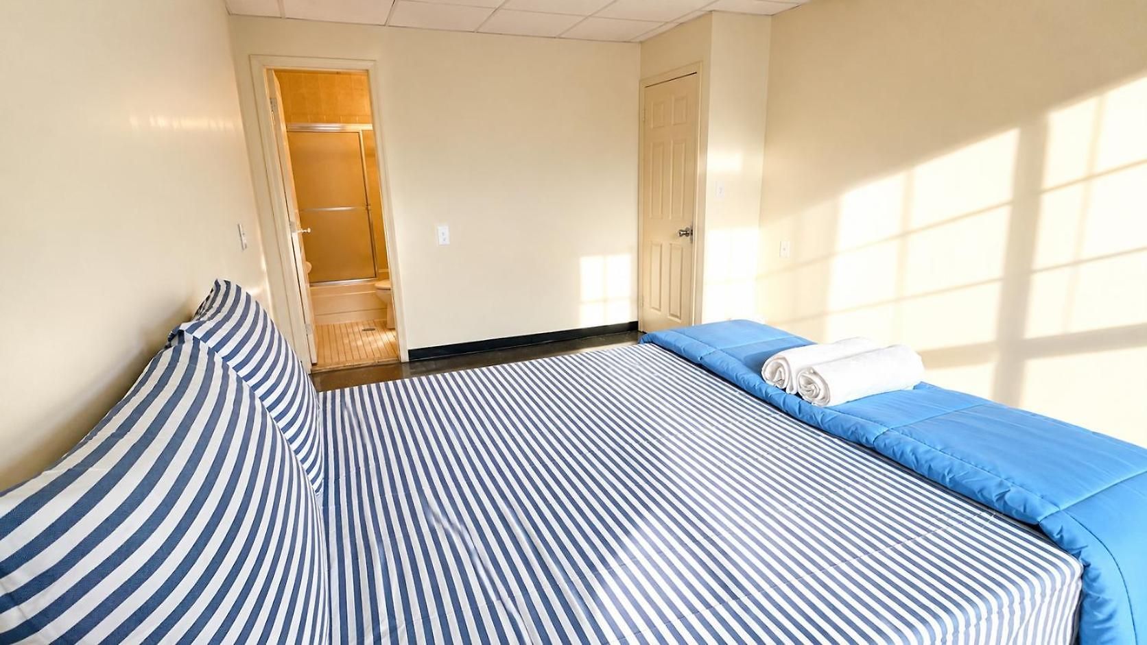 Hotel 101 Manhattan - Little Italy, Soho, Noho, Les, East Village, Chinatown - 1 Gig Internet, 12inch Mattress, Hardsurface Floors *