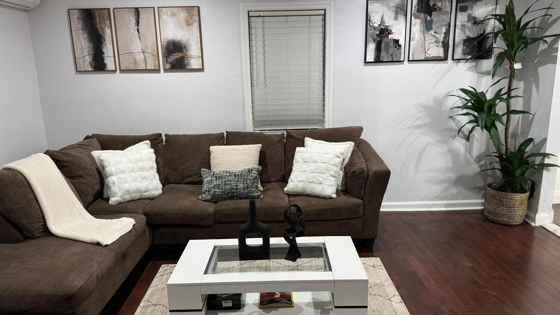 Luxury Duplex In Pelham Gardens Homestay *