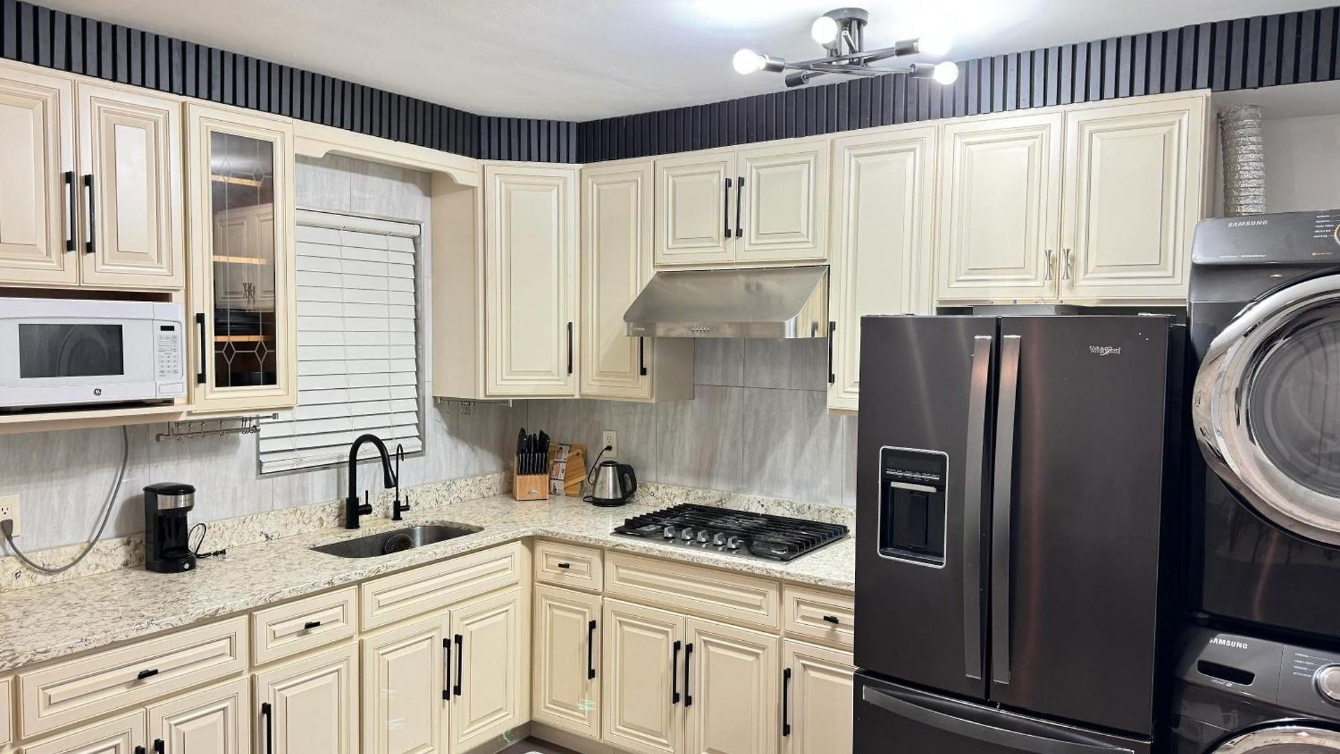 Luxury Duplex In Pelham Gardens *
