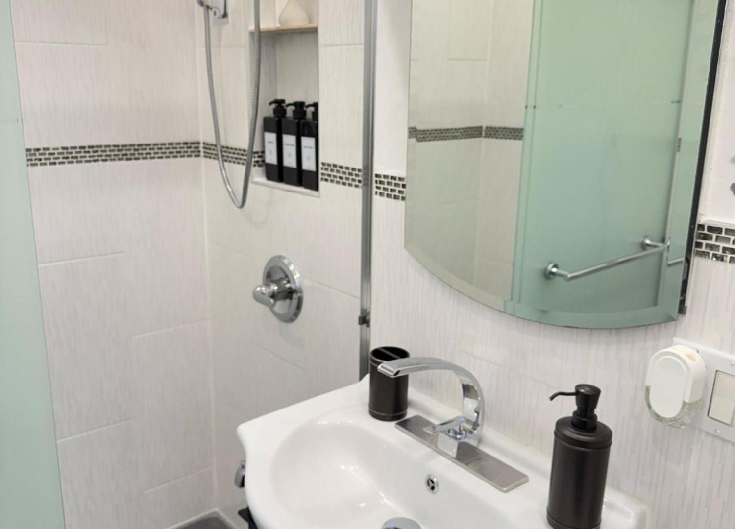Homestay Luxury Duplex In Pelham Gardens *
